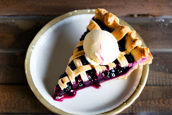 Pastel de moras clásico con corteza de celosía