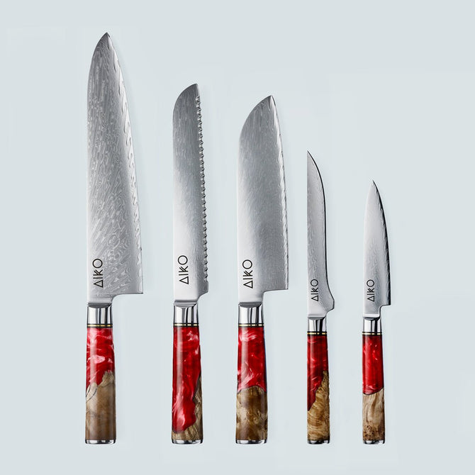 Cuchillo Aiko de acero damasco rojo con mango de resina de color rojo